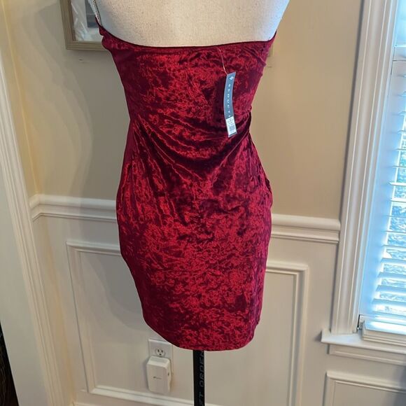 Seduction Red Strapless Velvet Bodycon Cocktail Dress - Picture 6 of 6